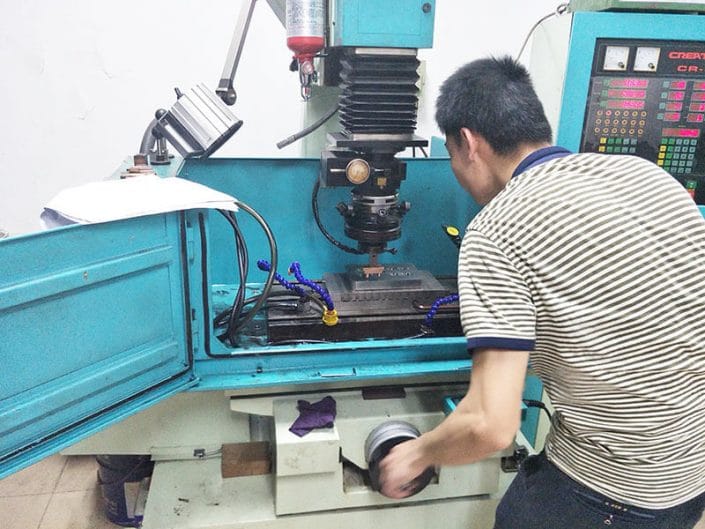 模具放电加工